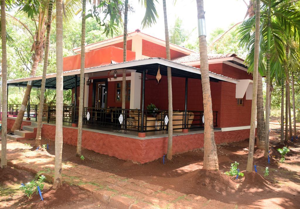 Red Roof Farmhouse Chiplun Exterior photo