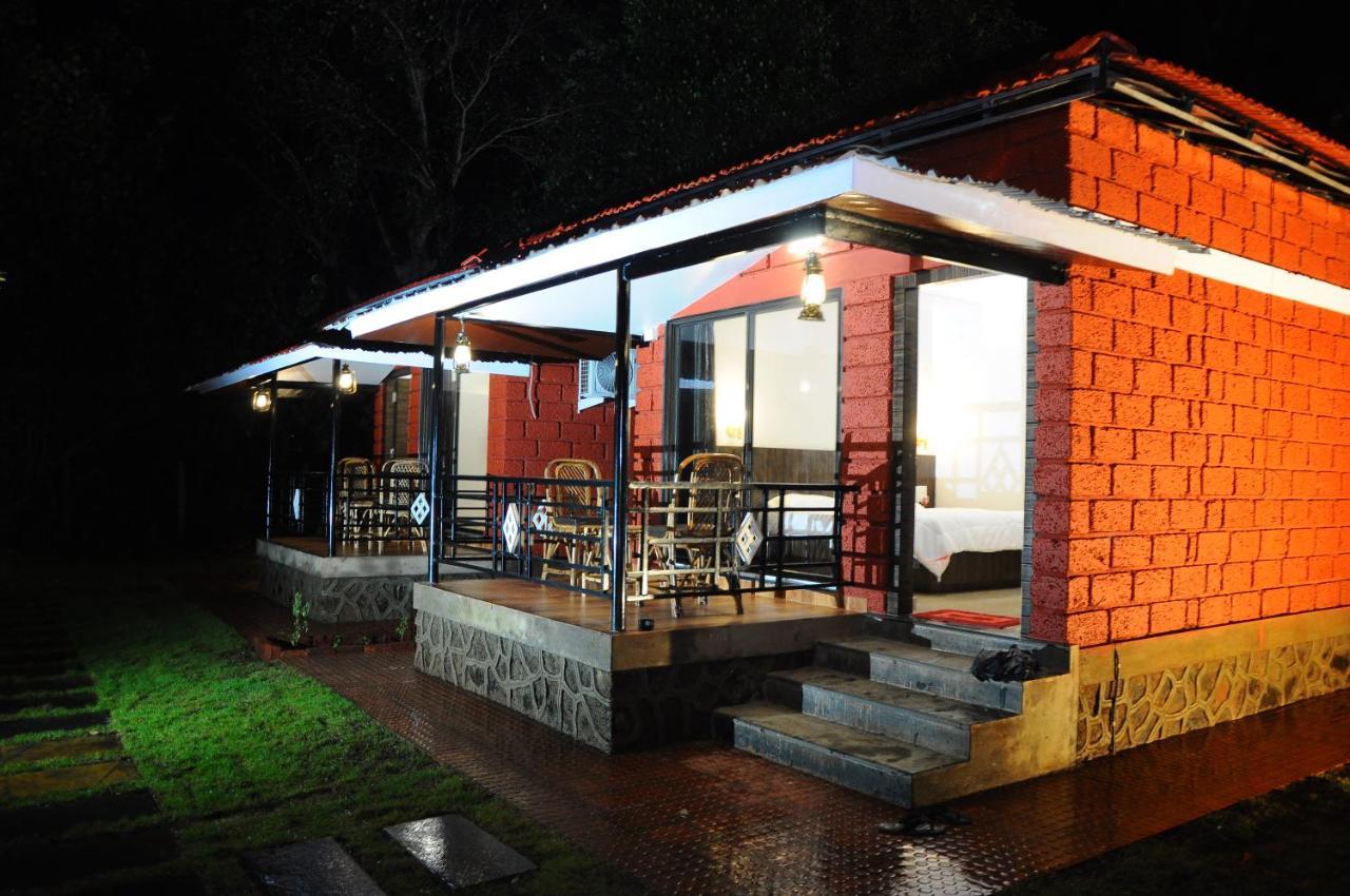 Red Roof Farmhouse Chiplun Exterior photo