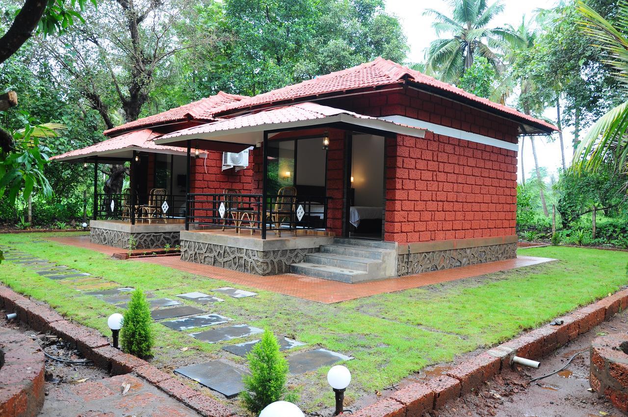 Red Roof Farmhouse Chiplun Exterior photo