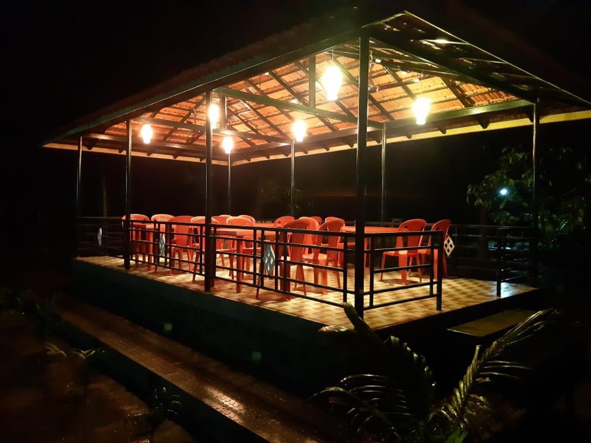 Red Roof Farmhouse Chiplun Exterior photo
