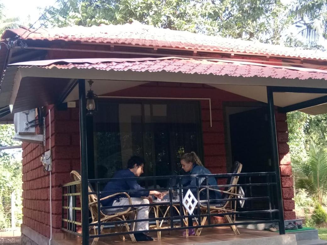 Red Roof Farmhouse Chiplun Exterior photo